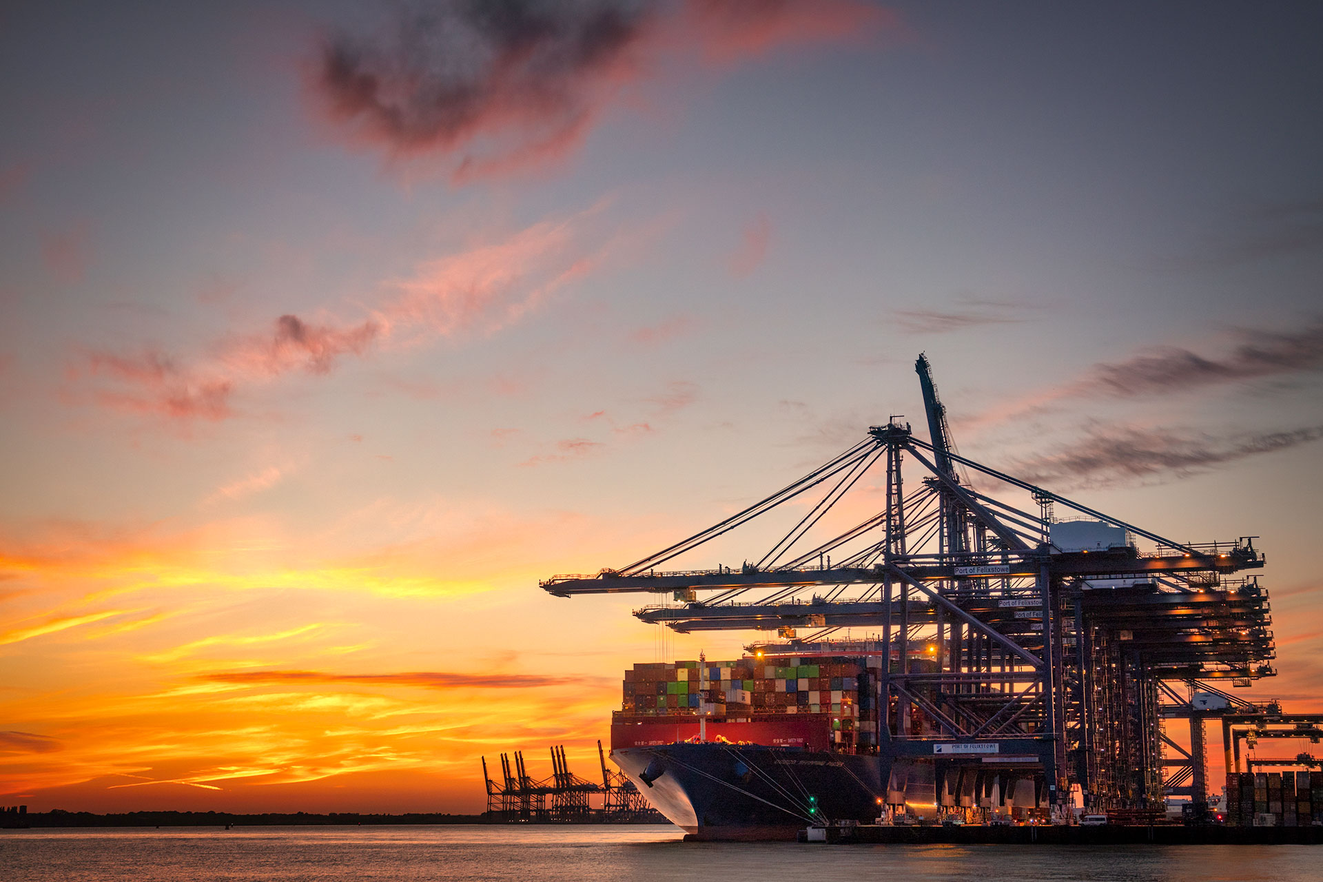 Symbolbild Globaler Handel: Ein Container-Hafen